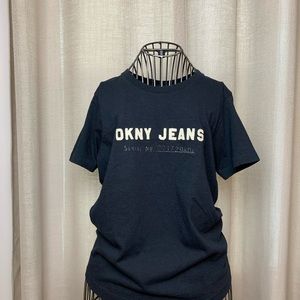 BRAND NEW DKNY TEE!!!! Must Buy!! ⏳👏🏼👏🏼